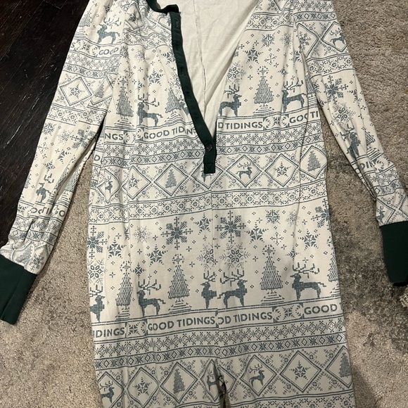 CHRISTMAS ONESIE 🎄 - Picture 2 of 4